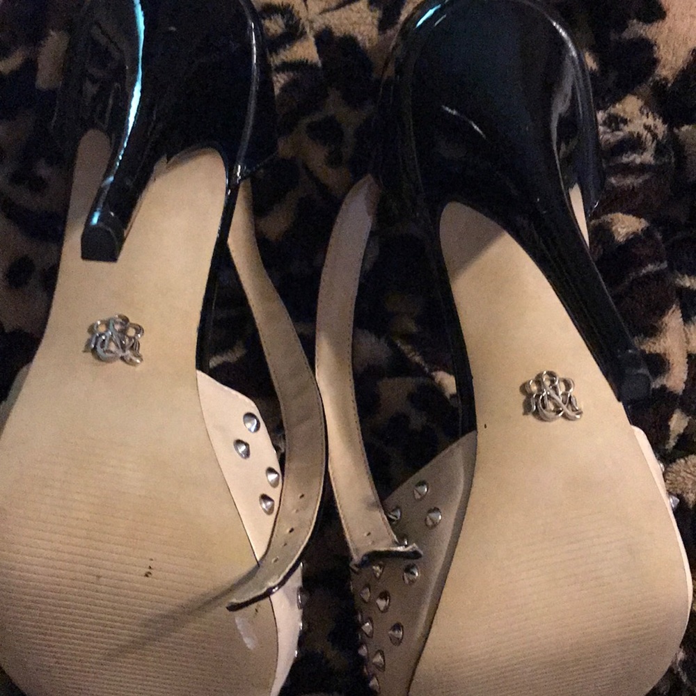 Shoes - Picture 4 of 5